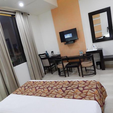 Hotel The Marque Матура Екстериор снимка